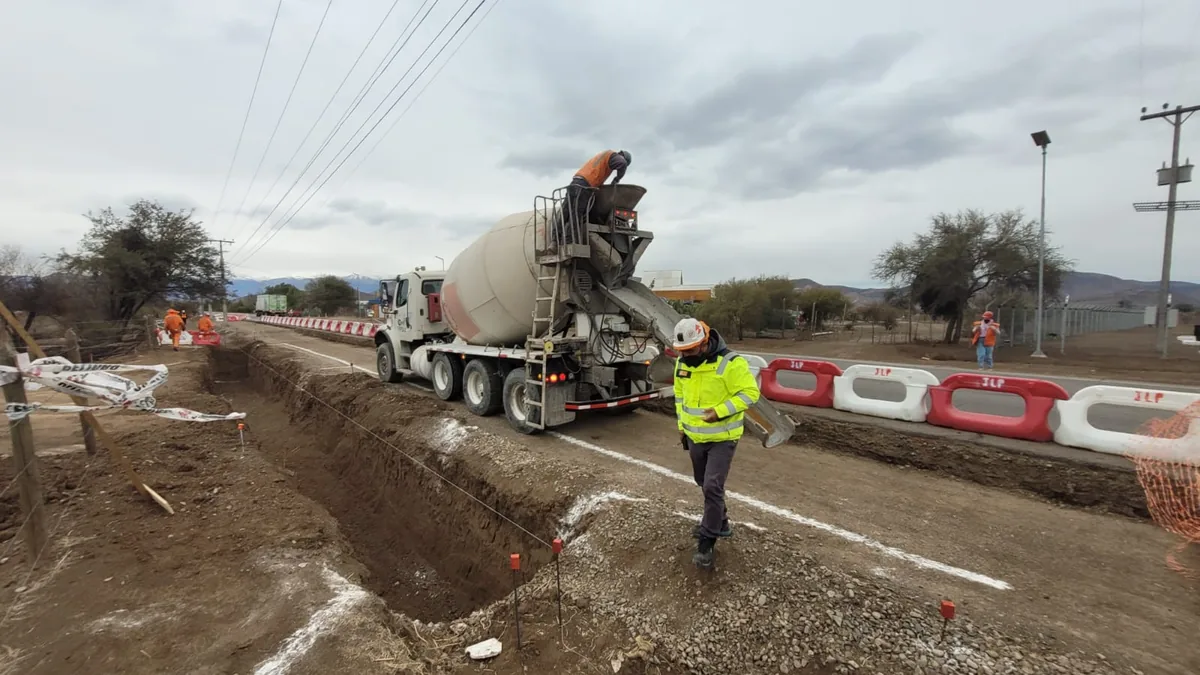 Acceso vehicular El Manzano — Til Til